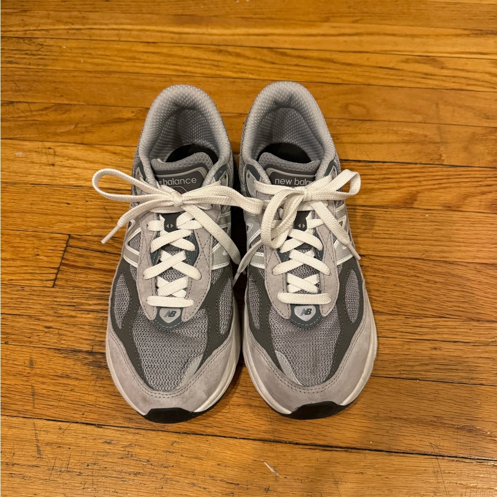 New Balance 990 v6